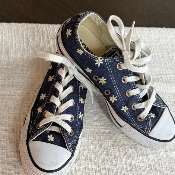 Converse Chuck Taylor Daisy Embroidered Low Top Sneakers Blue Size 5.5 - Picture 4 of 12